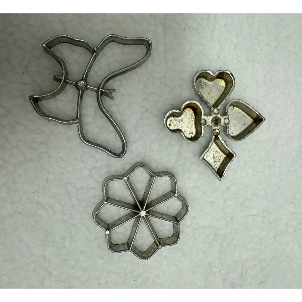 Vintage Metal Cookie Cutters Rosette Butterfly Flower Baking Stamps Set‎ Of 3